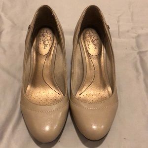 6 1/2 Life Stride Tan Wedges